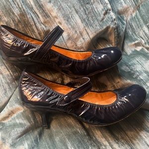 EUC LANVIN PARIS 38 1/2 Shiny patent leather Navy Maryjanes Kitten Heel US sz 8